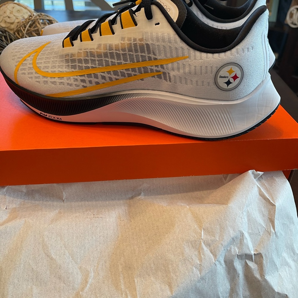Men’s Nike Zoom Pegasus 37 Steelers shoes.